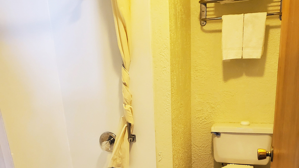 1 Queen Bed Non-Smoking Photo 4