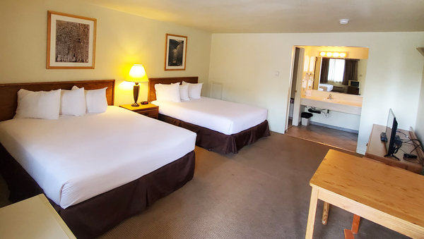 2 Double Beds Non Smoking Photo 1