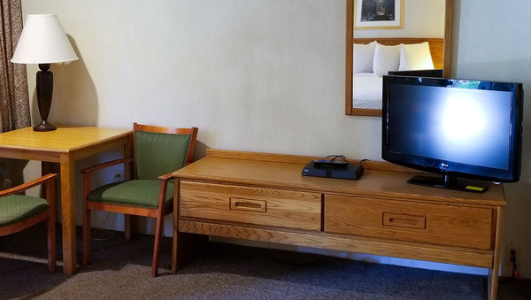 1 King Bed Non Smoking Photo 3