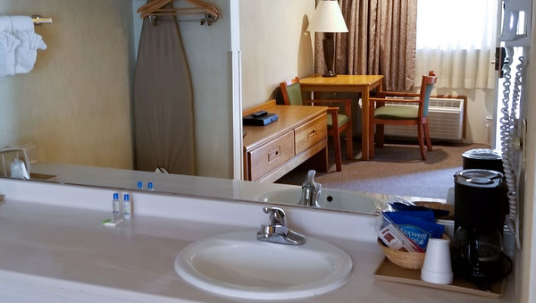 1 King Bed Non Smoking Photo 4